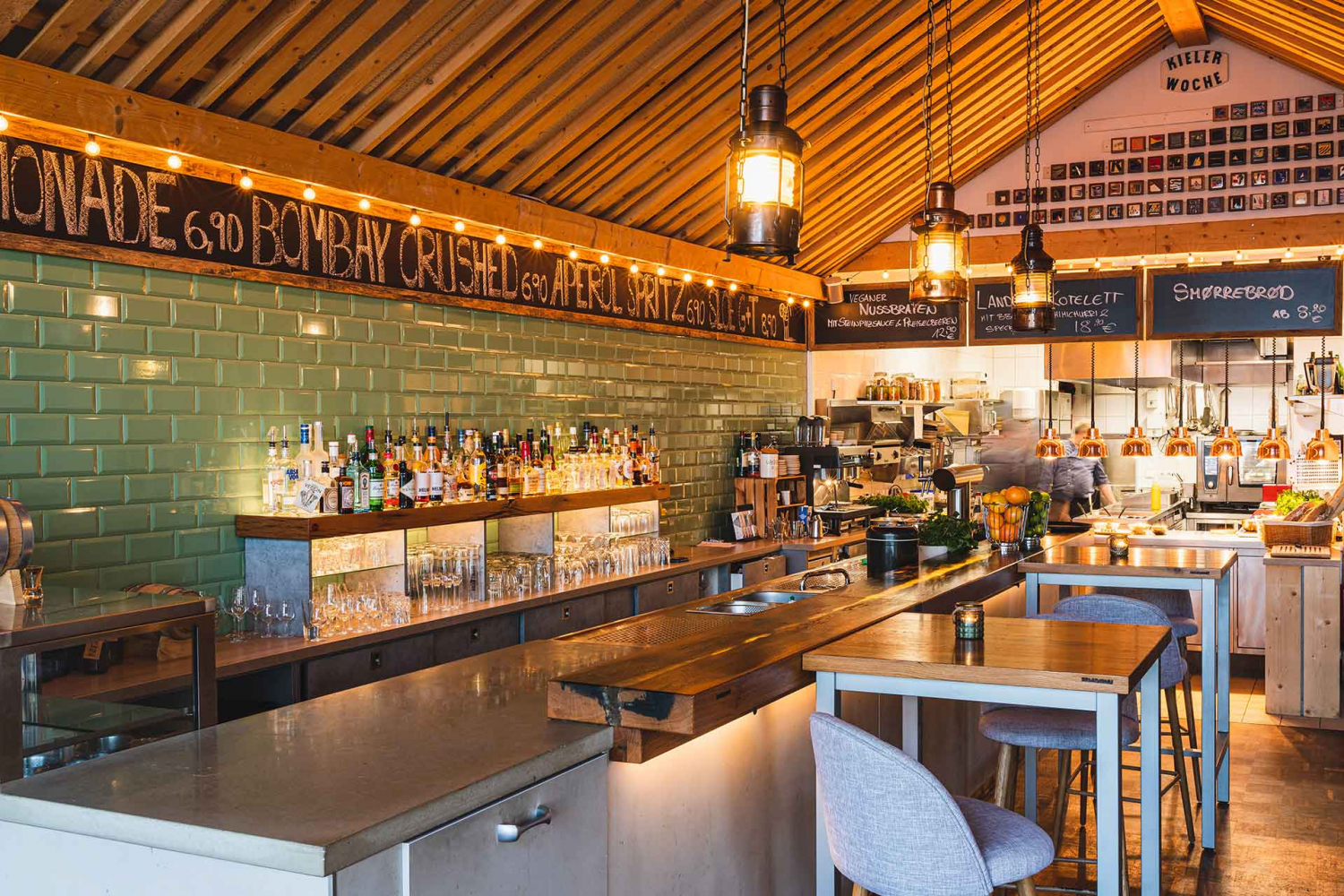 The Public Pub & Bar Kiel LAGOM - Bar & Restaurant in Kiel - direkt an der Kiellinie