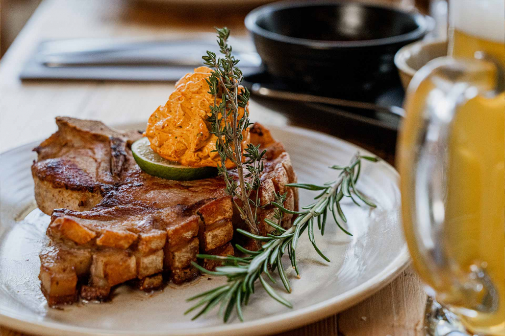 The Public Pub & Bar Kiel LAGOM - Bar & Restaurant in Kiel - direkt an der Kiellinie